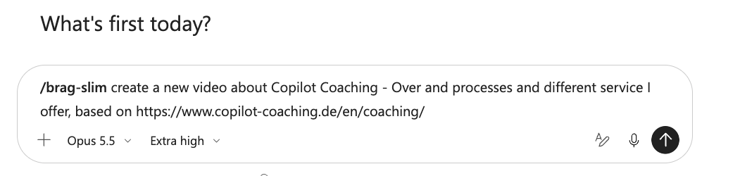 Eingabefeld in Copilot Cowork mit einem Prompt, der mit /brag-slim beginnt und eine Webadresse als Vorlage nennt; Modell Opus 5.5, Stufe Extra high