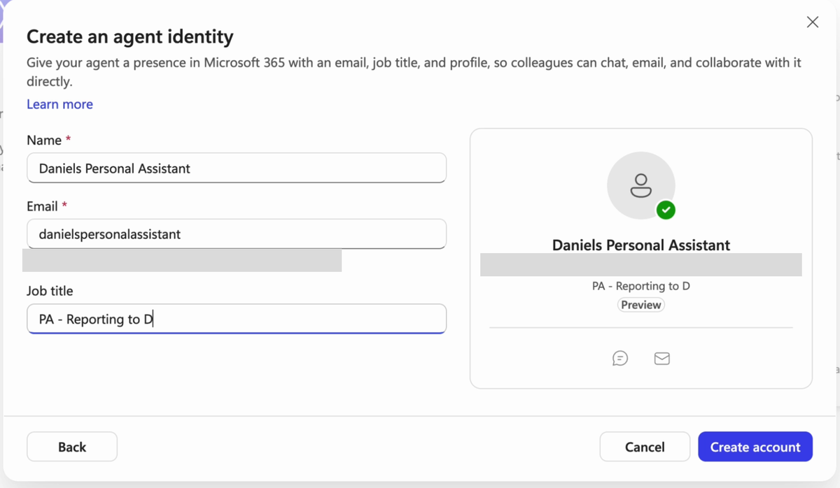 Dialog Create an agent identity mit den Feldern Name, Email und Job title, rechts die Vorschau der Visitenkarte des Agenten; die vollständige E-Mail-Adresse ist grau abgedeckt